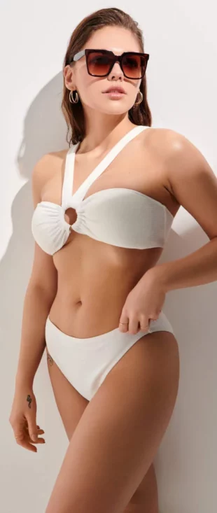 Povoljni bijeli ženski kupaći kostim s bandeau grudnjakom